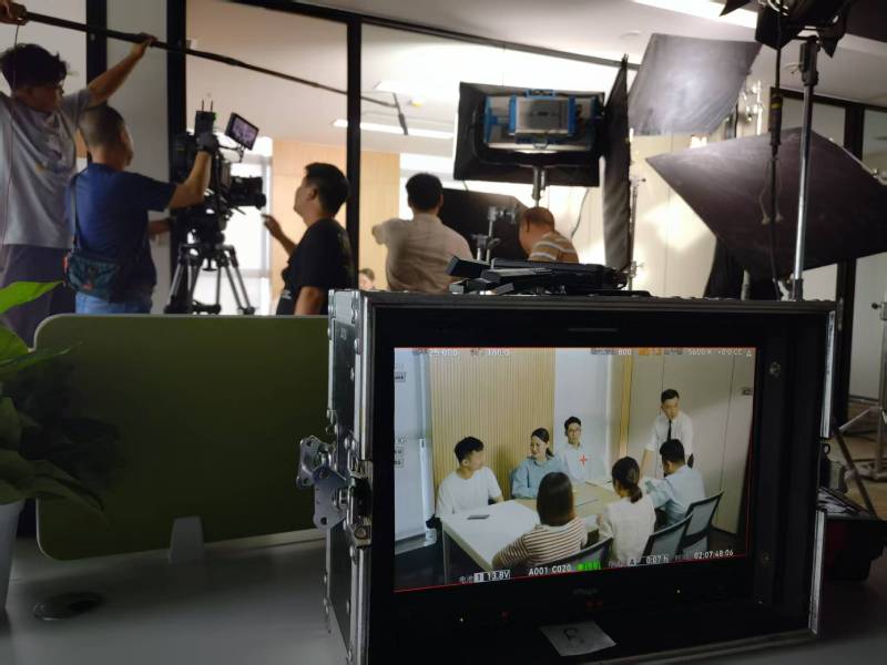复兴区TVC拍摄公司：科技产品视觉化大师，诠释未来感与功能美学
